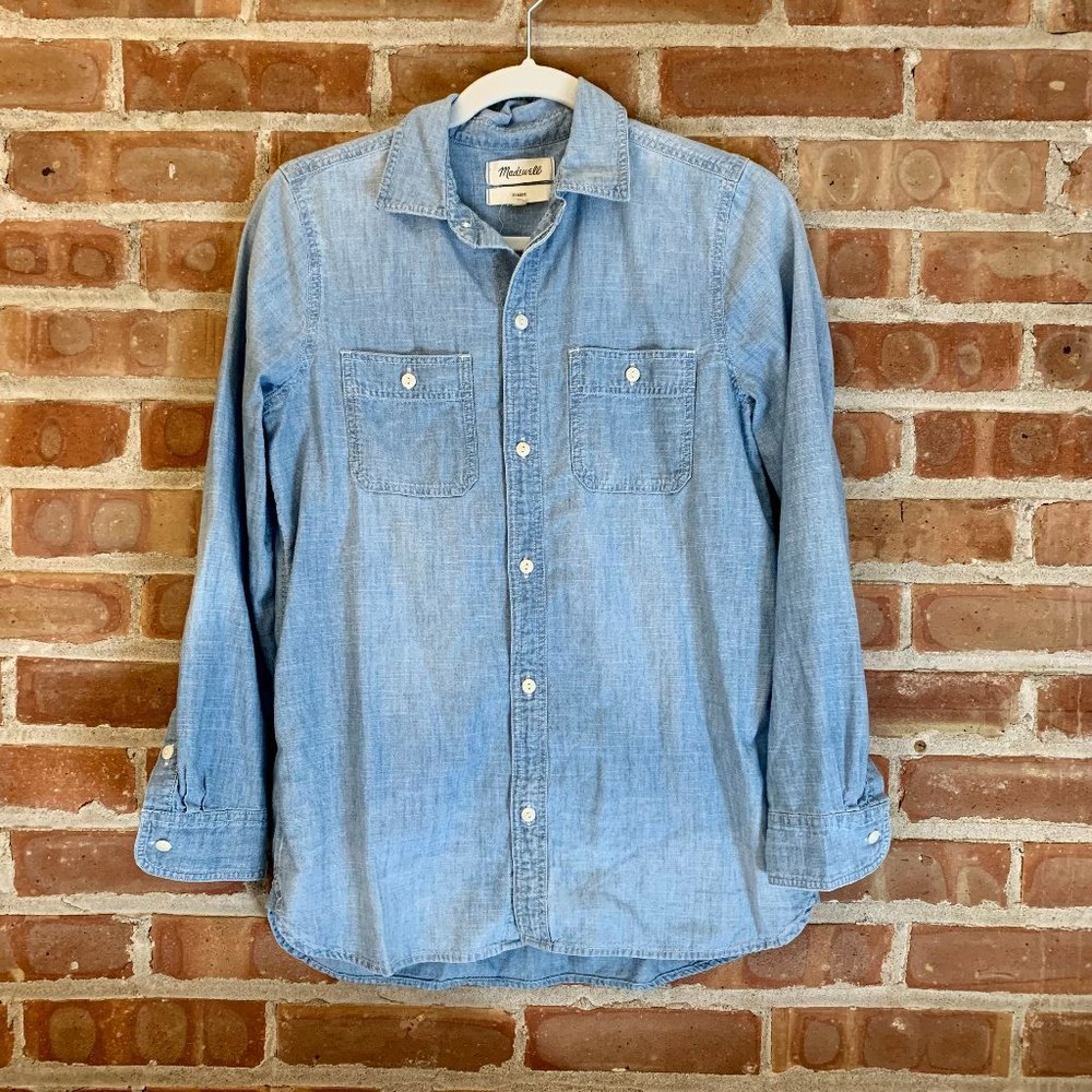 Madewell Chambray Classic Ex-Boyfriend Shirt in Mazzy Wash